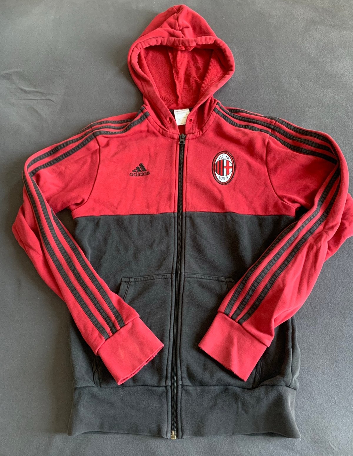Adidas x AC Milan voetbalhoodie / vest, Ophalen of Verzenden, Gedragen, Maat 46 (S) of kleiner, Rood