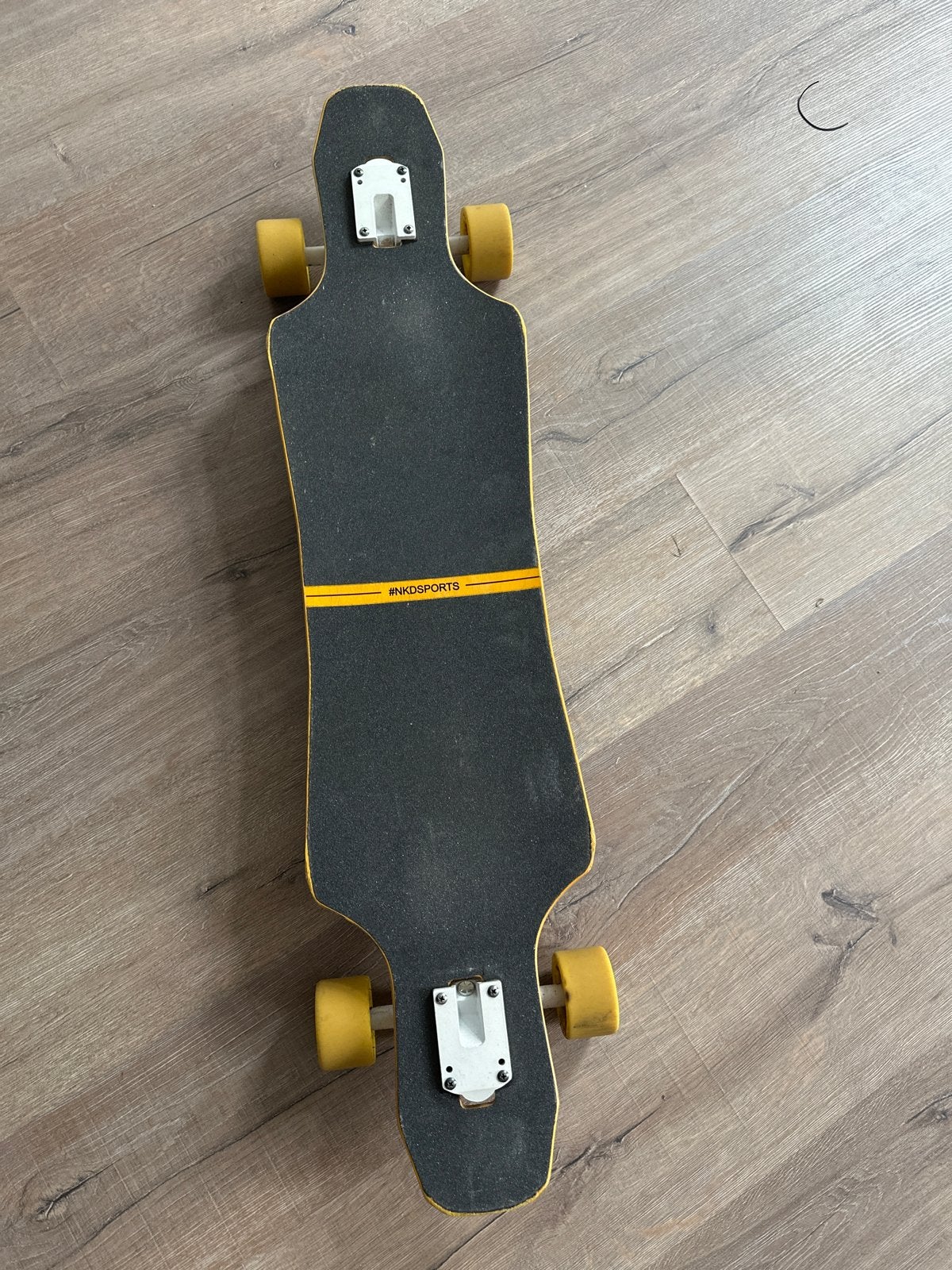 NKD Longboard - Geel/Zwart, Sport en Fitness, Skateboarden, Ophalen, Gebruikt, Skateboard, Longboard