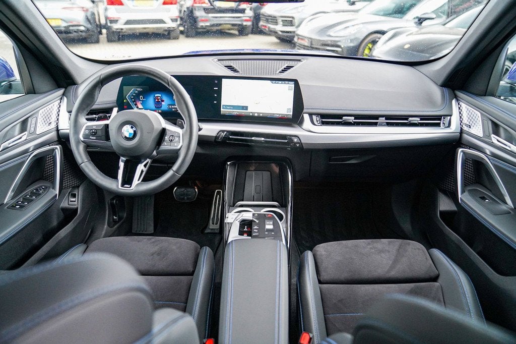 BMW X1 18i M-sport High Executive | HuD | Panorama | Harman/, 136 pk, Gebruikt, Zwart, Blauw