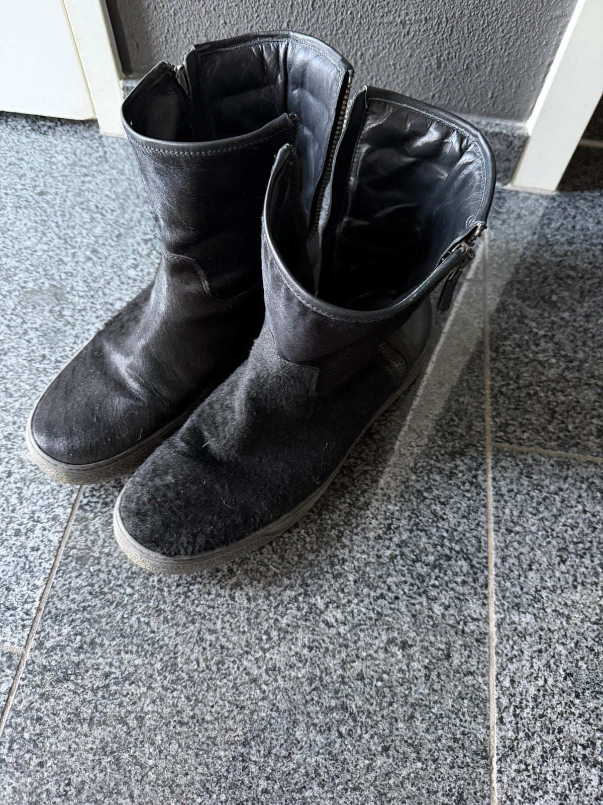 Zeer aparte laarzen van Moncler, Kleding | Heren, Schoenen, Ophalen of Verzenden, Zo goed als nieuw, Zwart, Boots