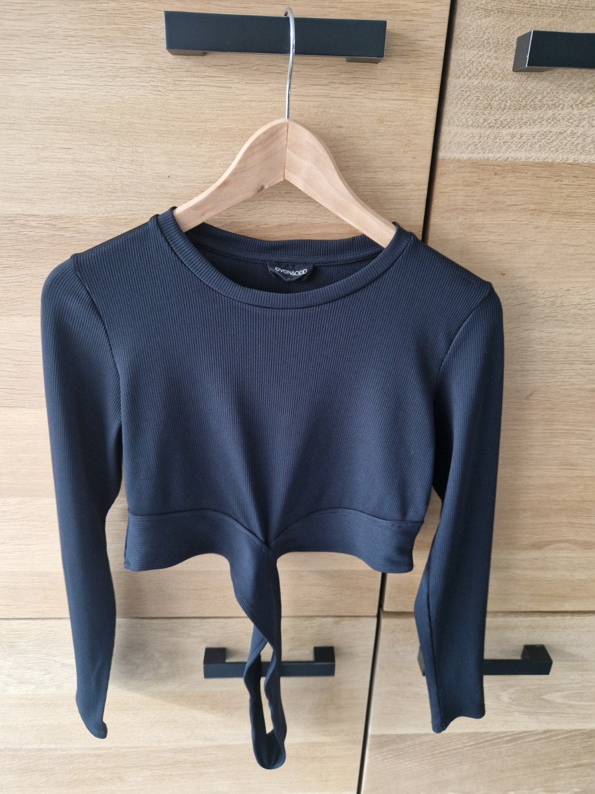 Even&Odd Zwarte Rib Crop Top met Cut-out Detail, Maat 38/40 (M), Zwart, Ophalen of Verzenden, Zo goed als nieuw