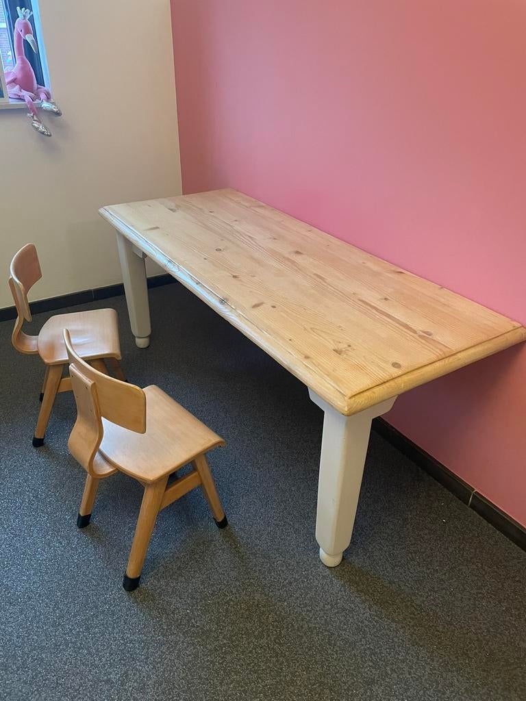 Kinderbureau tafel met twee kleuter stoeltjes, Kinderen en Baby's, Kinderkamer | Tafels en Stoelen, Ophalen, Zo goed als nieuw