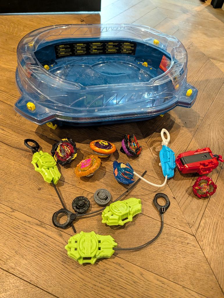 Beyblade arena met set, Ophalen, Gebruikt