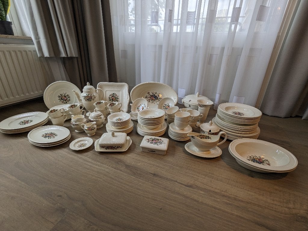 Zeer uitgebreid vintage Wedgwood "Conway" servies, Keramiek, Vintage, Ophalen of Verzenden, Zo goed als nieuw