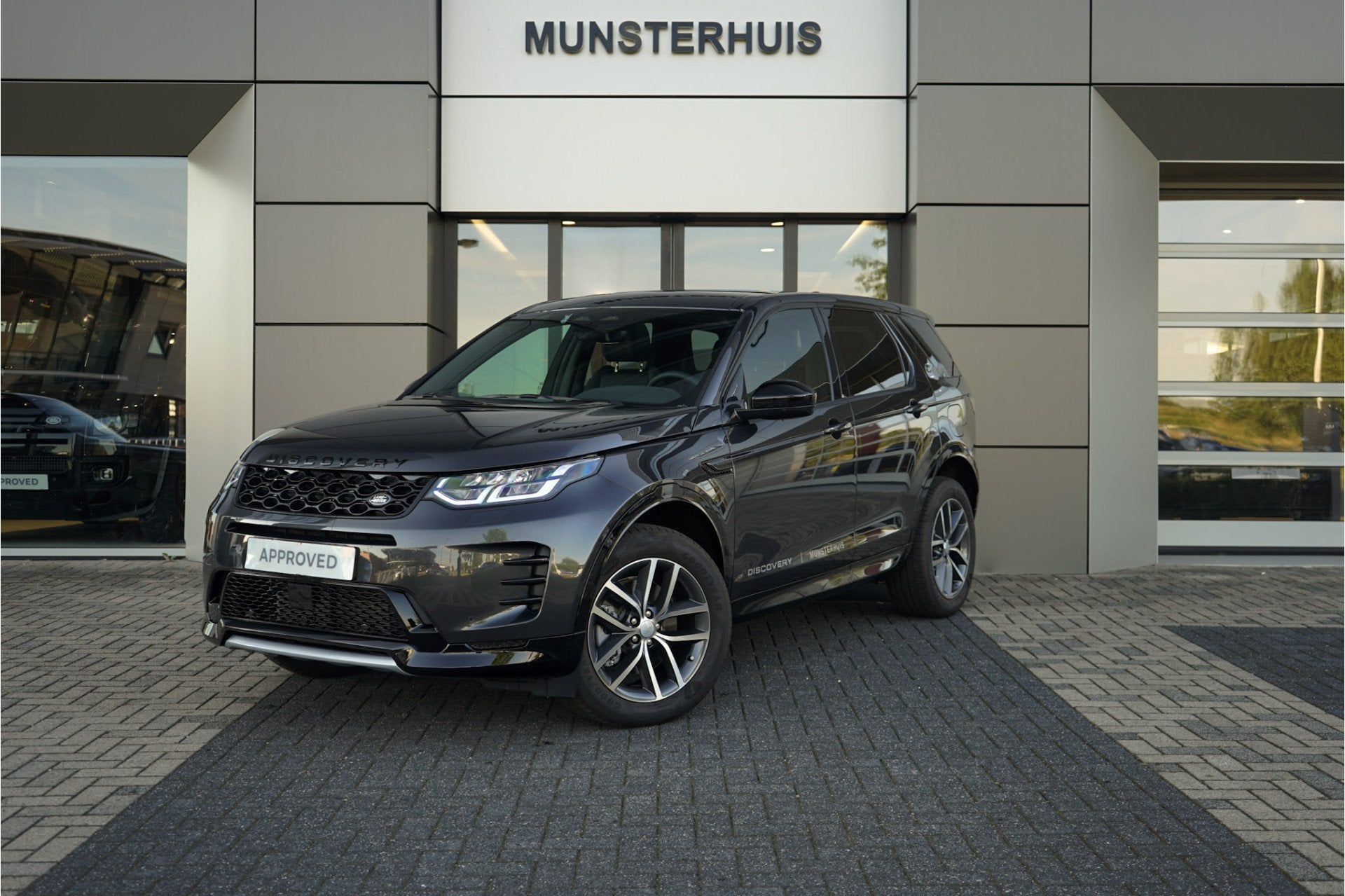 Land Rover Discovery Sport P270e PHEV Business Edition Dynam, Zwart, Adaptive Cruise Control, Discovery Sport, Bedrijf