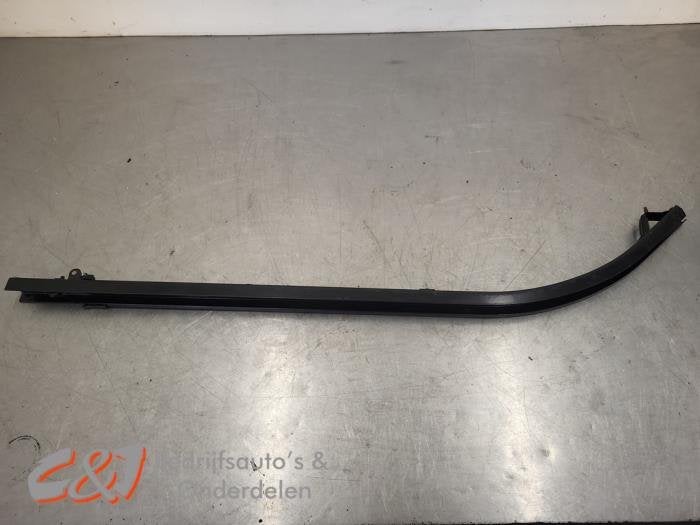 Schuifdeur Rail links van een Mercedes Vito, Gebruikt, -, Ophalen of Verzenden, -