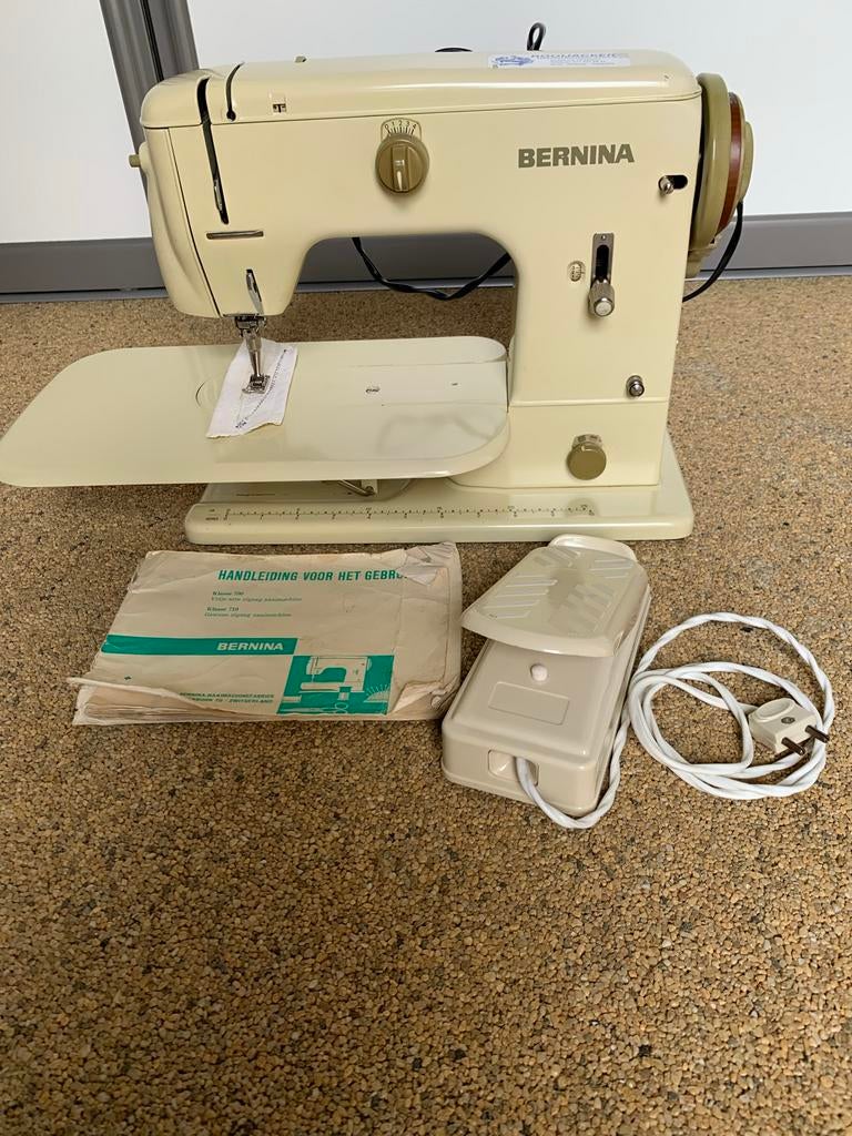 Bernina Naaimachine met handleiding en koffer, Ophalen of Verzenden, Gebruikt, Naaimachine, Bernina