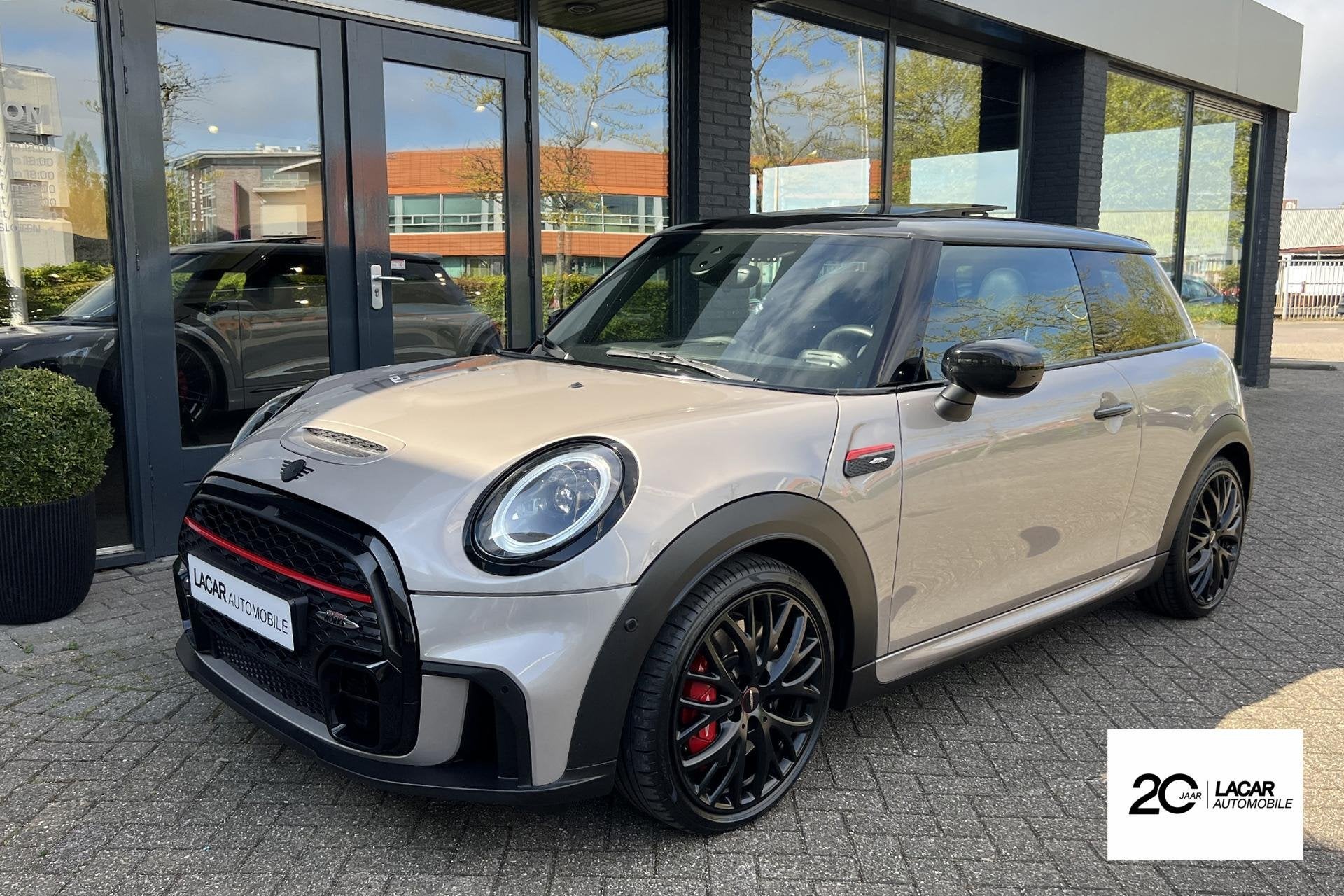 Mini Mini 2.0 John Cooper Works I NL Auto I Dealer ond I BTW, Auto's, Verwarmde buitenspiegels, Gebruikt, 4 cilinders, 4 stoelen