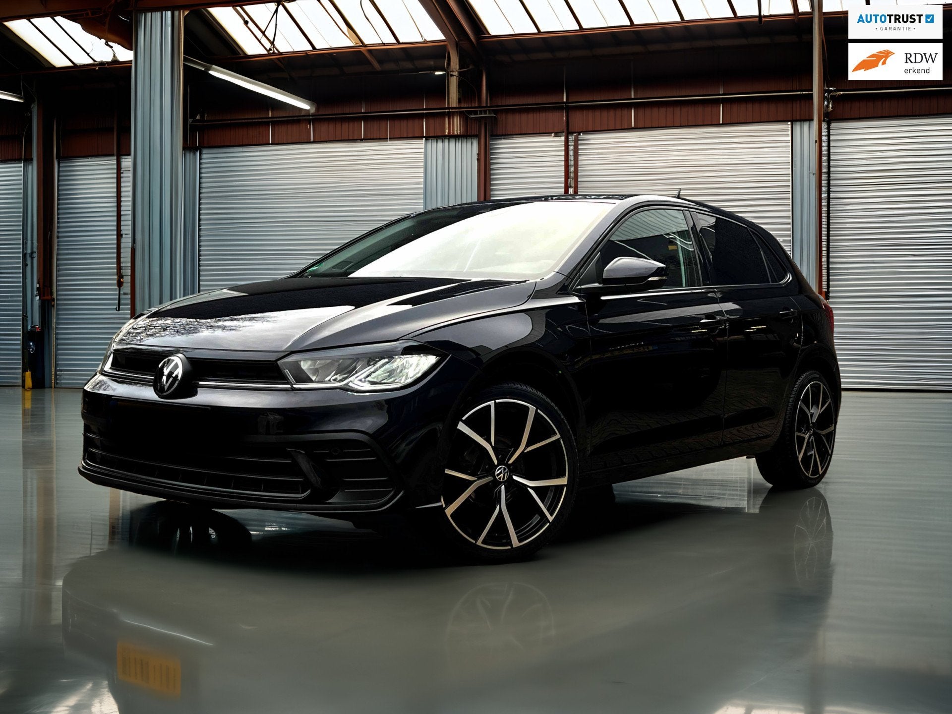 Volkswagen POLO 1.0 TSI R-Line Business_Navi_Carplay_Led_Vir, Gebruikt, Euro 6, 95 pk, Zwart