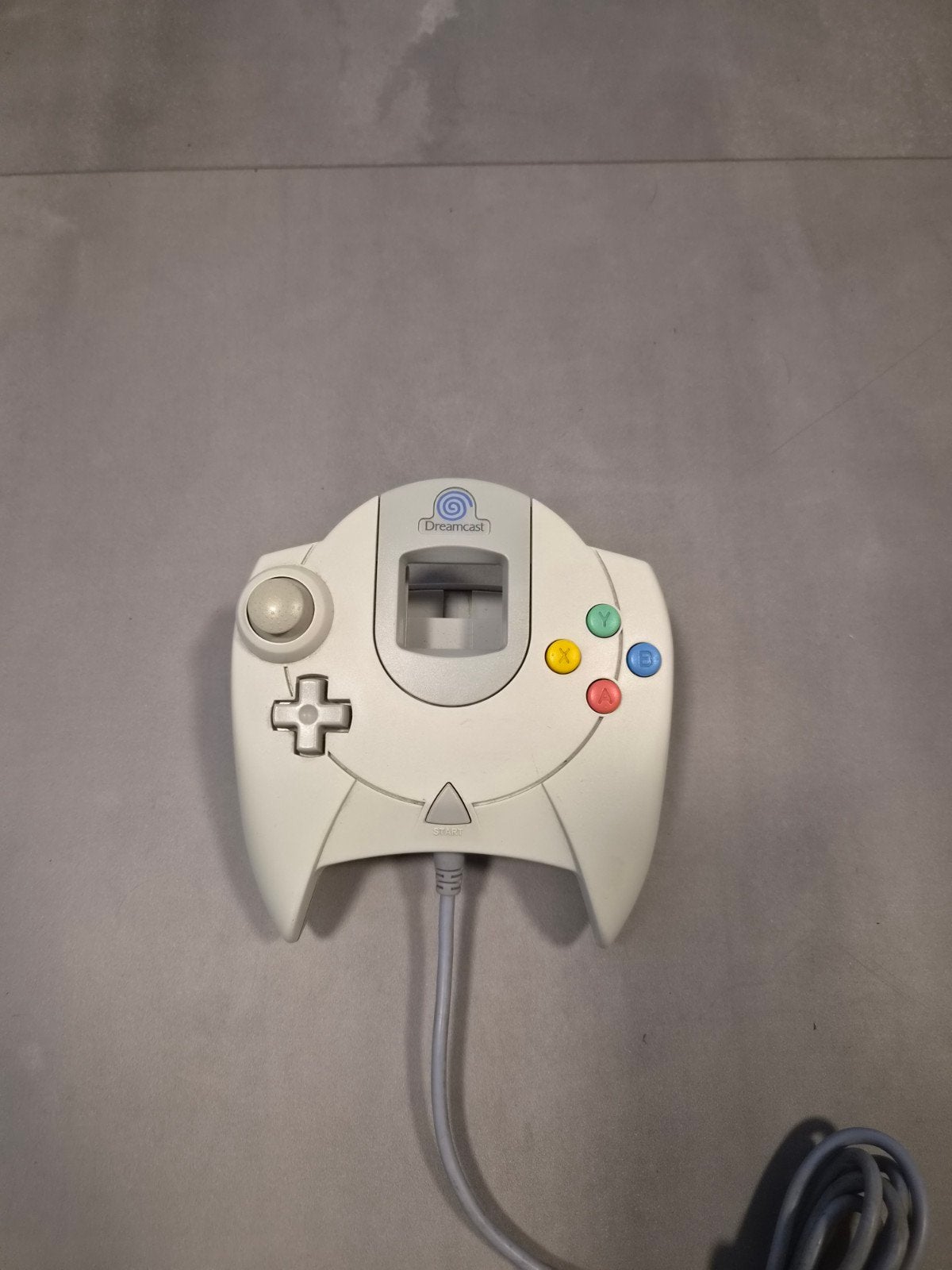 Zeer mooie grijze dreamcast controller., Spelcomputers en Games, Ophalen of Verzenden, Zo goed als nieuw, Met 1 controller, Saturn of Dreamcast