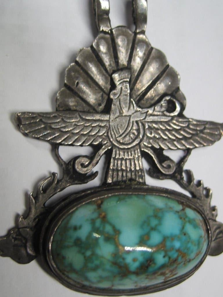 100% Perzisch turkoois Ahura Mazdâ design zilver 950 ca 1960, Ophalen, Zilver, Hanger, Met edelsteen