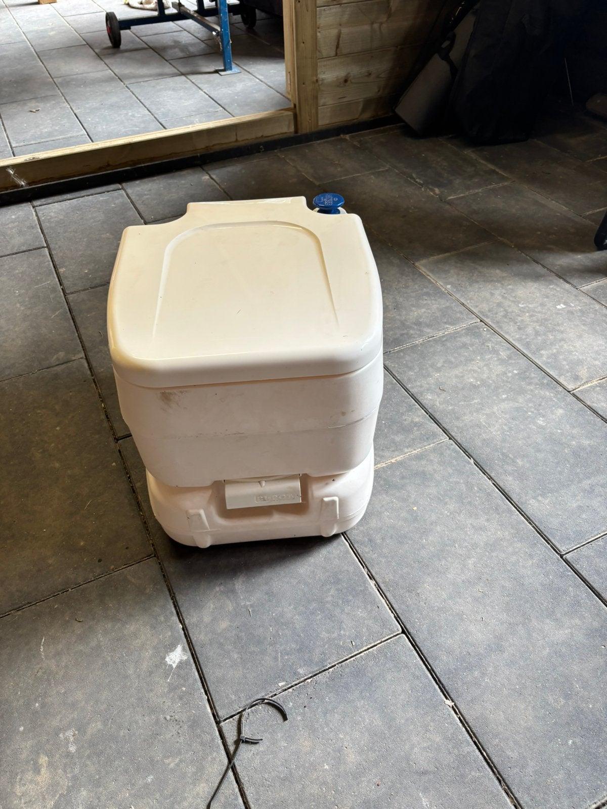 Porte potti (draagbaar toilet), Ophalen, Zo goed als nieuw