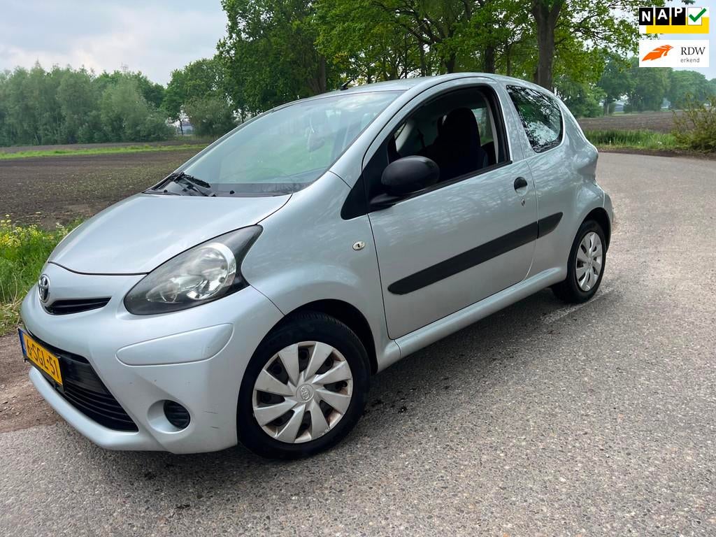 Toyota Aygo 1.0 VVT-i Access / 2013 - 98.000 nap, Voorwielaandrijving, Euro 5, Gebruikt, 4 stoelen