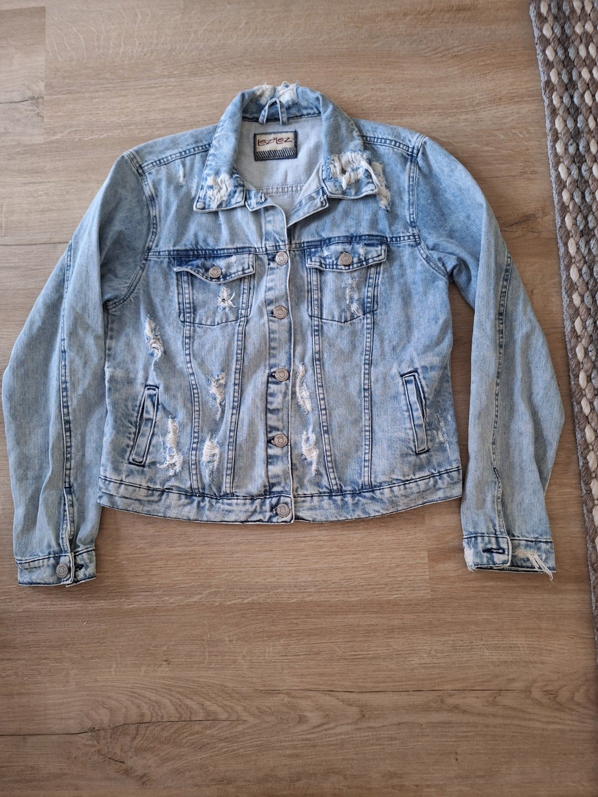 Stoer spijkerjack met scheuren, Kleding | Dames, Jassen | Zomer, Blauw, Ophalen of Verzenden, Zo goed als nieuw, Maat 36 (S)