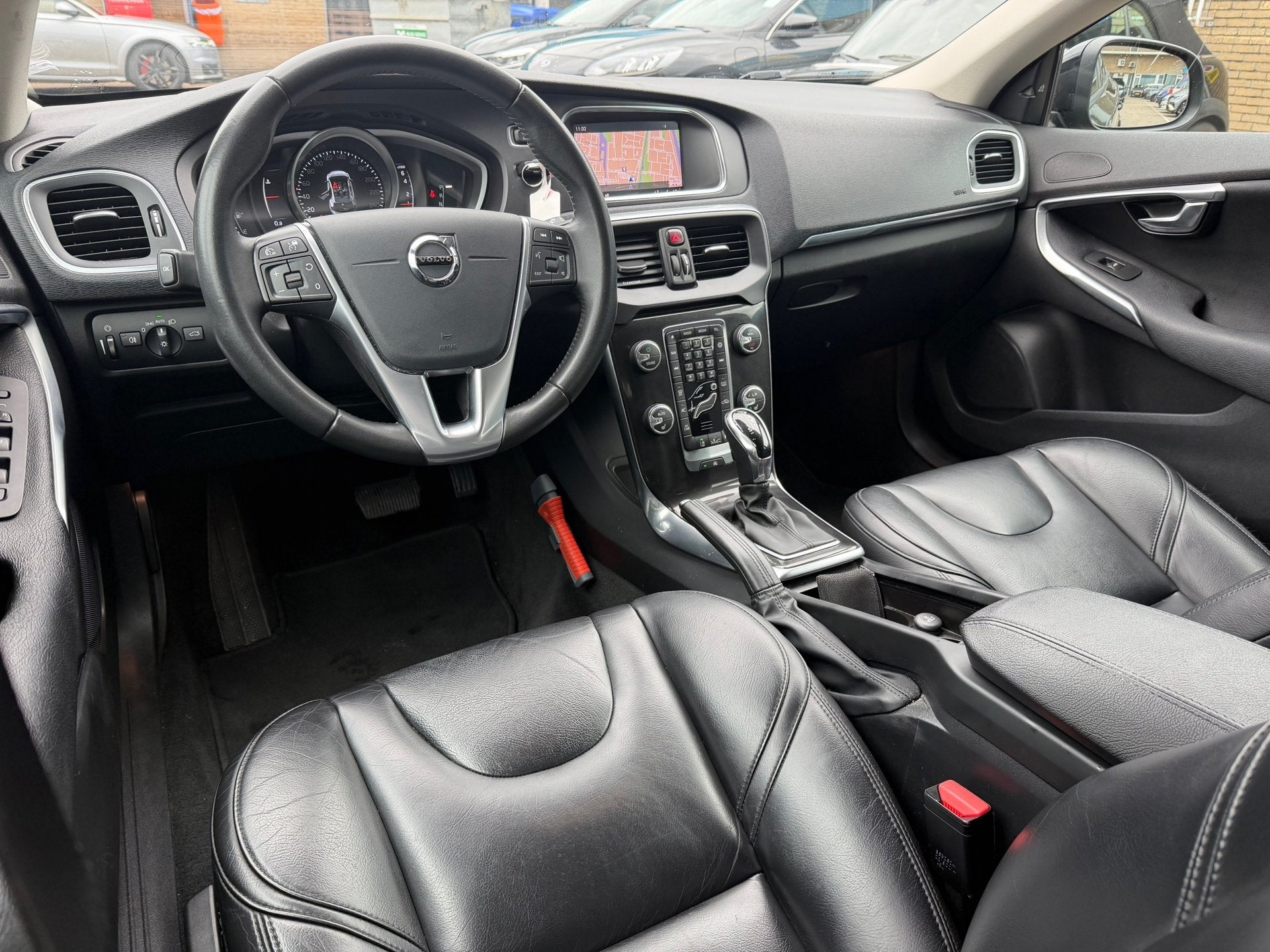 Volvo V40 1.5 T2 Polar+|Automaat|Leer|Clima|Navi|NAP, Auto's, Dealer onderhouden, Euro 6, 700 kg, Bedrijf