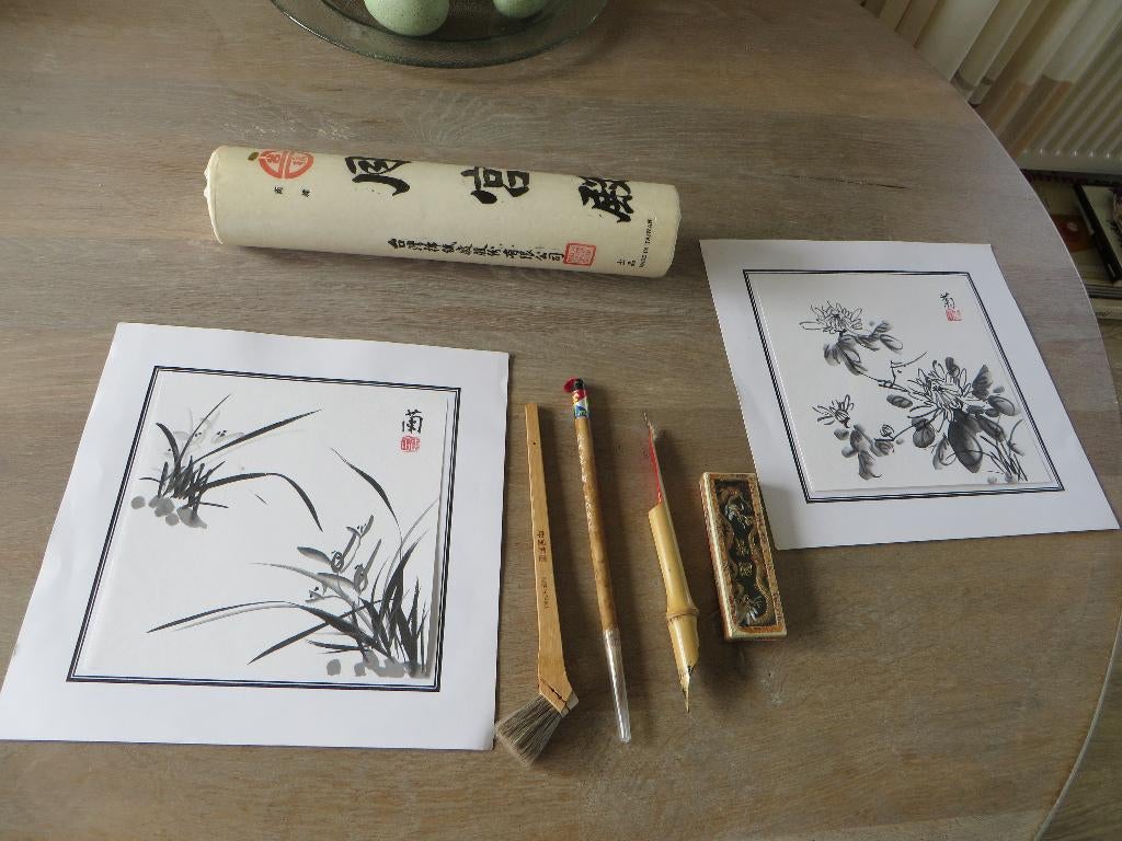Chinees Kalligrafieset incl. 2 afbeeldingen op rijstpapier, Antiek en Kunst, Ophalen of Verzenden