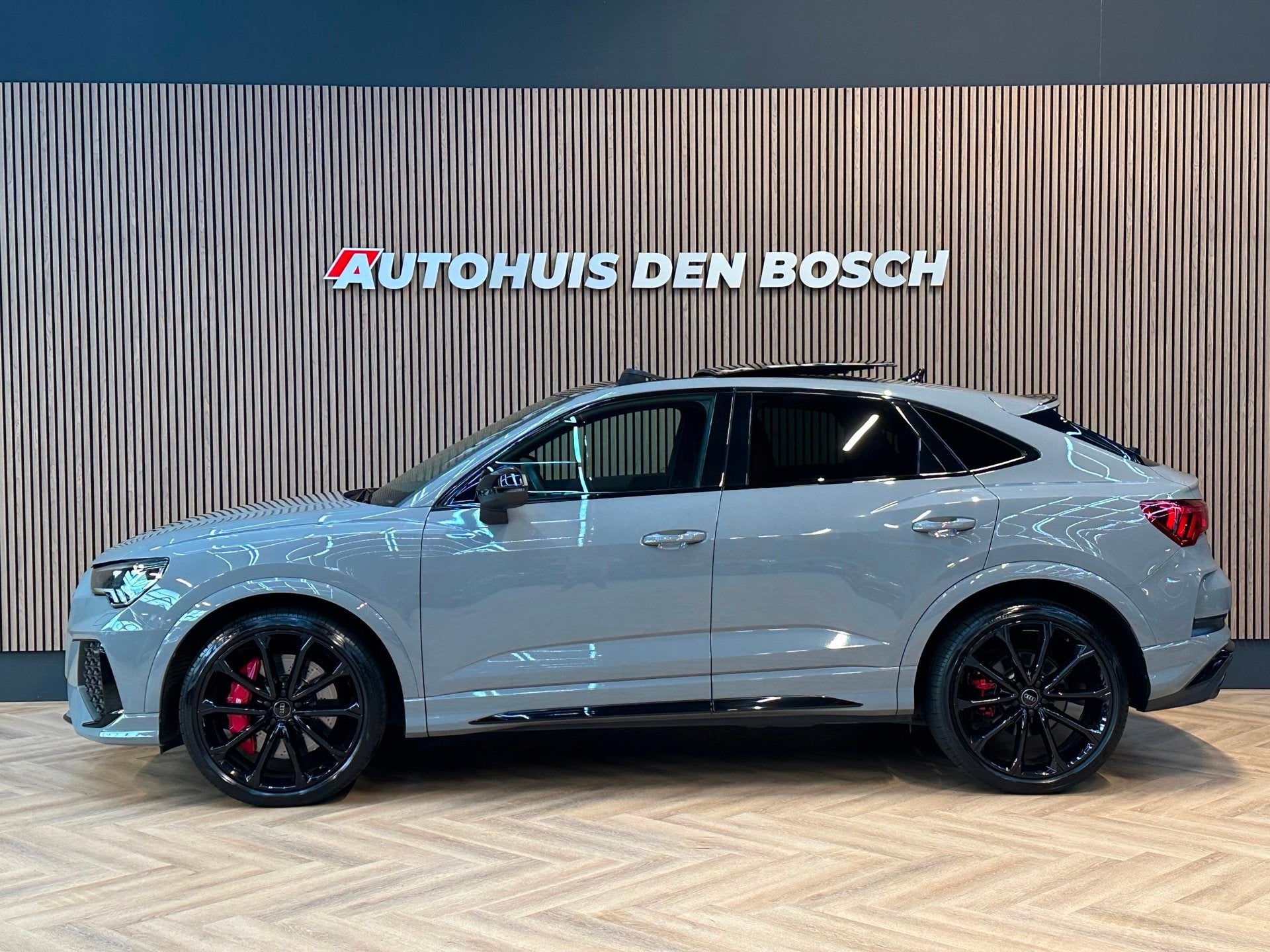 Audi RSQ3 Sportback TFSI Quattro |Pano|B&O|RS Stoelen|Keyles, Auto's, Automaat, Dealer onderhouden, Gebruikt, 1675 kg