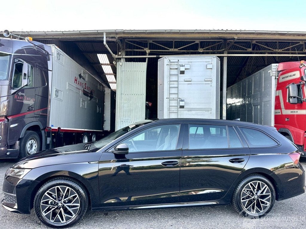 Skoda Octavia 1.5 TSI MHEV Aut + f1 Sportline - nap - 1e eig, Automaat, 1498 cc, Zwart, Stationwagon