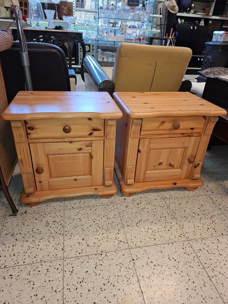 Set van 2 massief houten nachtkastjes met lade en deurtje, Huis en Inrichting, Ophalen, Gebruikt, 55 tot 70 cm, 45 tot 65 cm