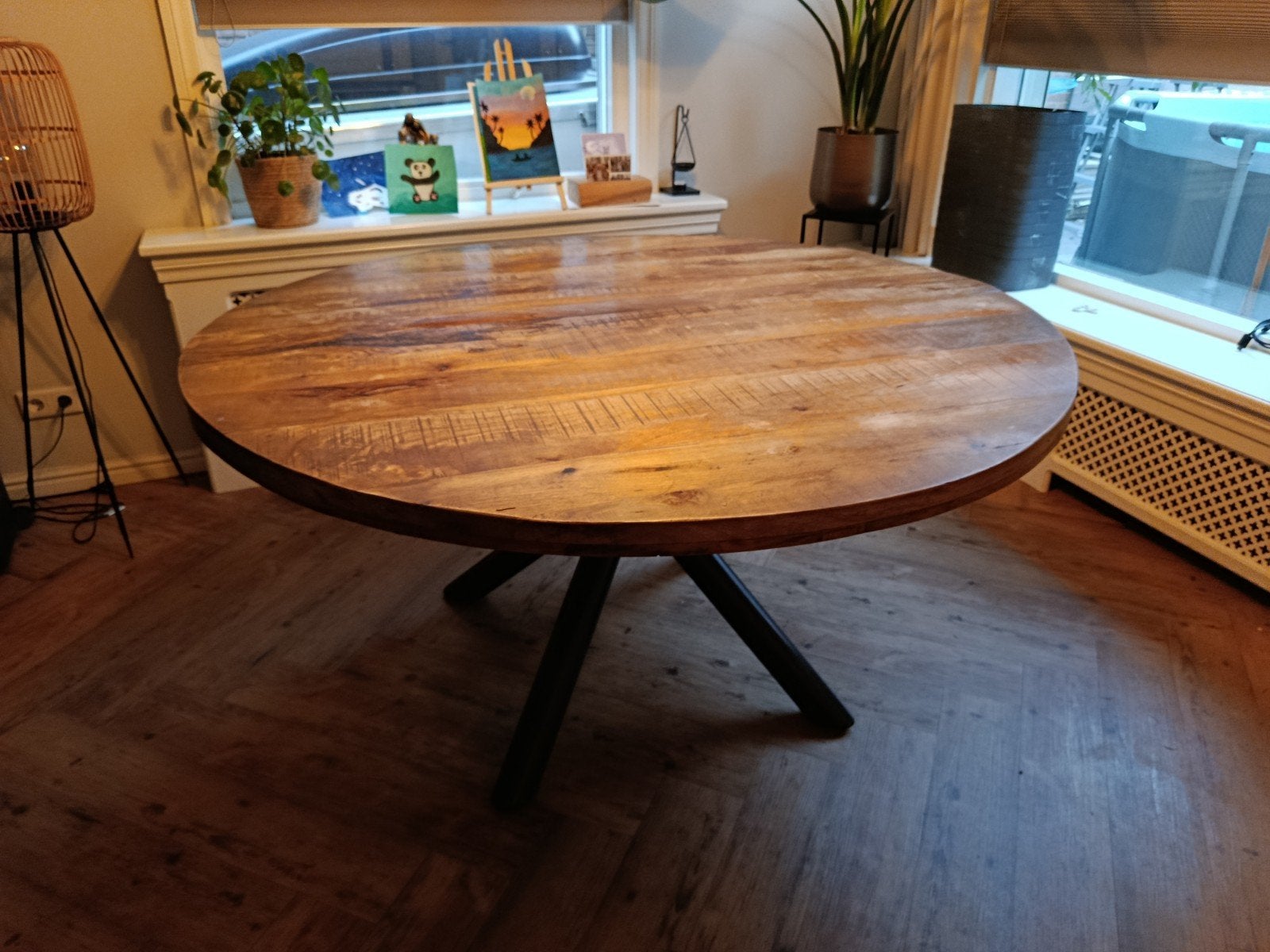 Ronde eettafel van mangohout met metalen onderstel, Huis en Inrichting, Tafels | Eettafels, Rond, Zo goed als nieuw, Vier personen
