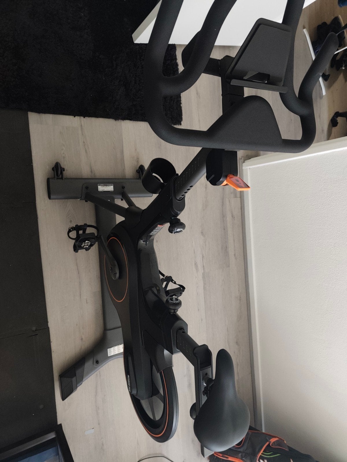 Basic Fit spinning fiets, Ophalen, Zo goed als nieuw, Metaal, Benen