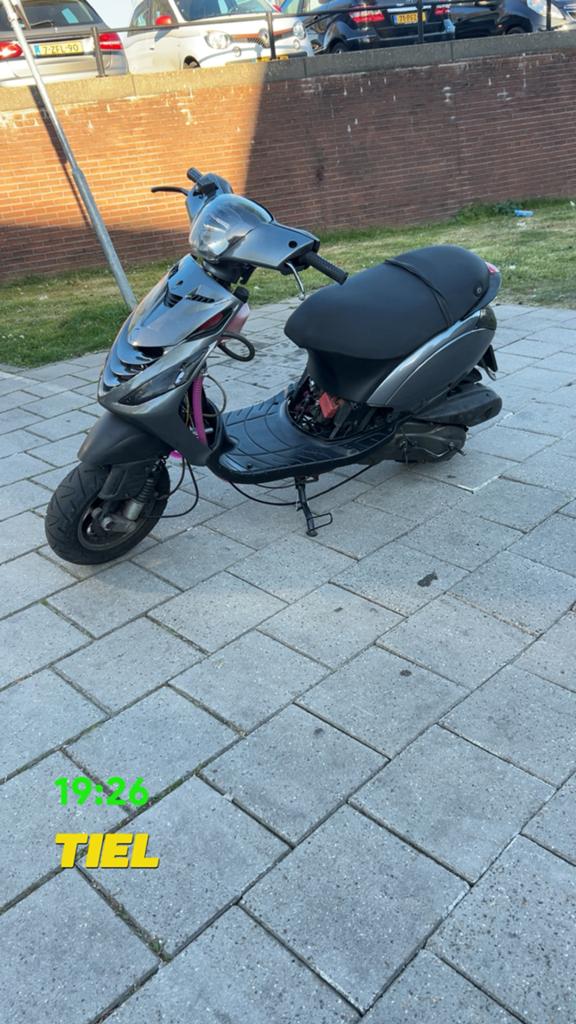 Zip 125 zonder 123, Fietsen en Brommers, Snorfietsen en Snorscooters, Ophalen, Zo goed als nieuw, Tweetakt, Piaggio