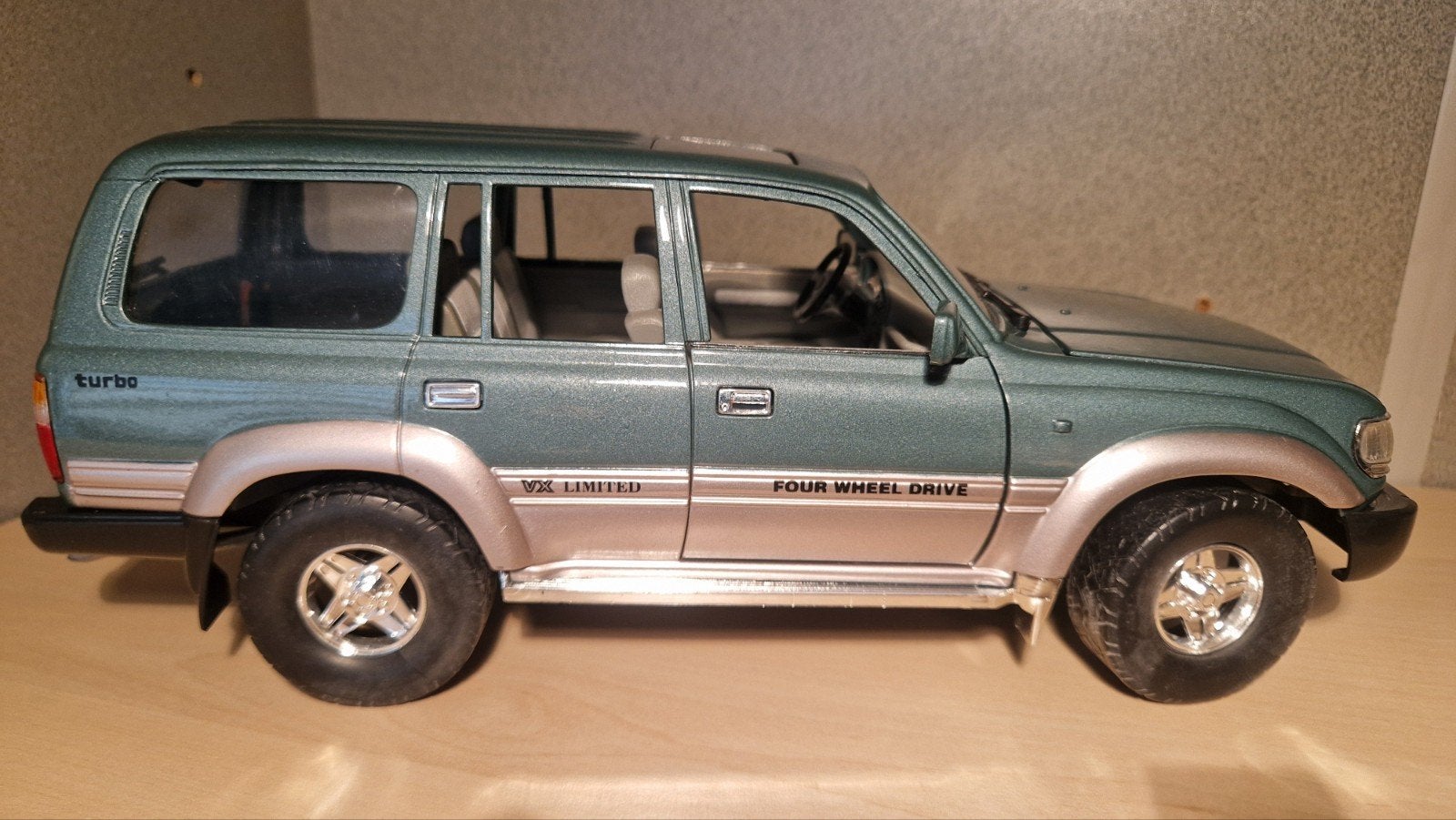 Toyota Land Cruiser VX Limited modelauto 1:18, Ophalen of Verzenden, Zo goed als nieuw, Auto, Overige merken