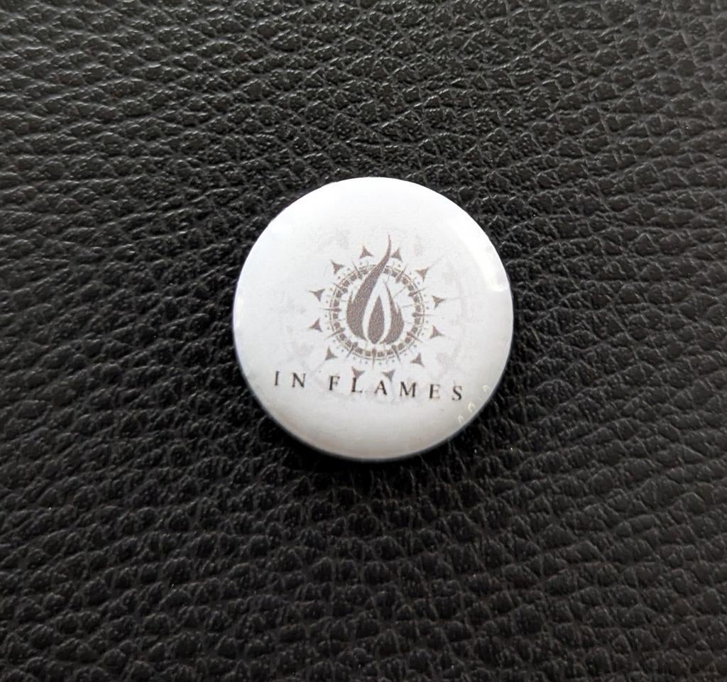 In Flames - 25 mm button - wit/grijs, Ophalen of Verzenden