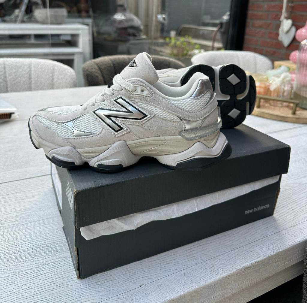 New Balance 9060 Wit/Zilver, Sport en Fitness, Loopsport en Atletiek, Overige merken, Hardloopschoenen, Verzenden, Nieuw