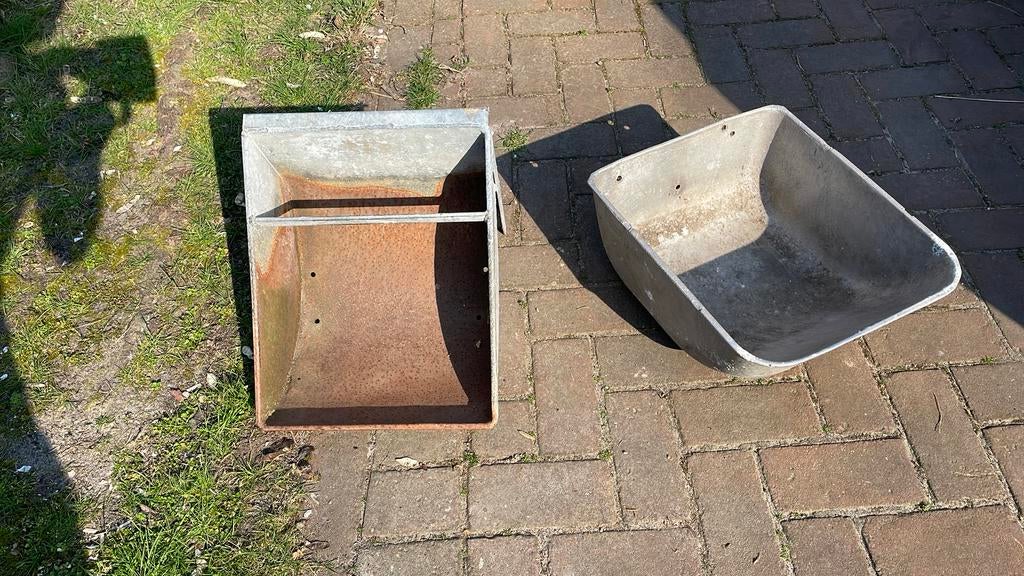 2 voerbakken paard, Ophalen of Verzenden, Gebruikt, Overige soorten