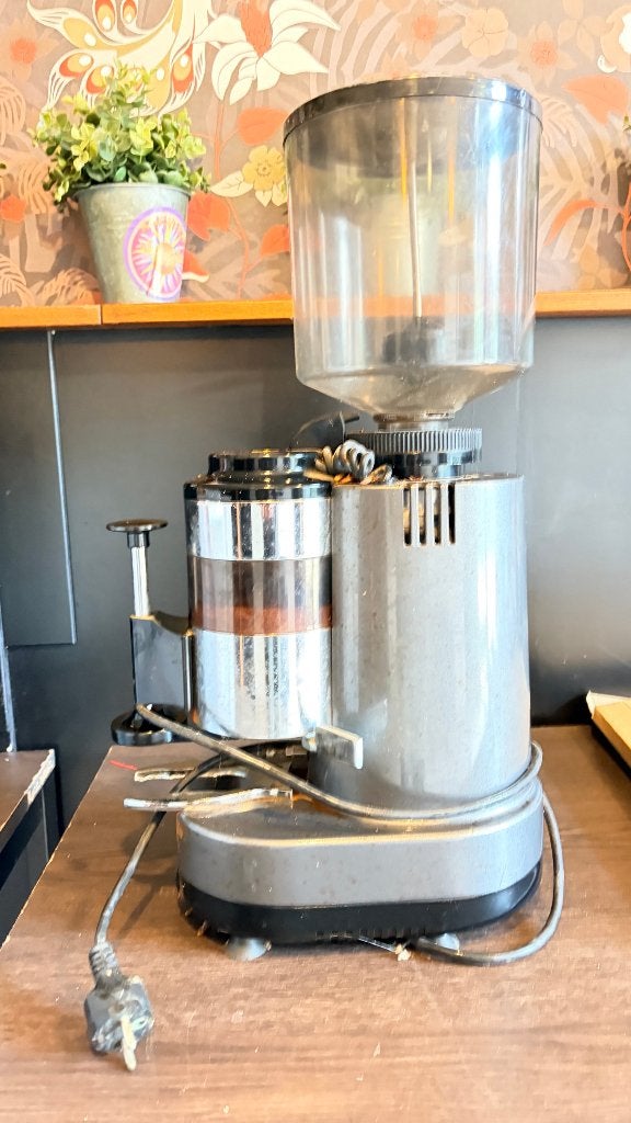 Professionele koffiemolen CMA RR45 (Italië) met doseerder, 10 kopjes of meer, Ophalen, Gebruikt, Overige modellen