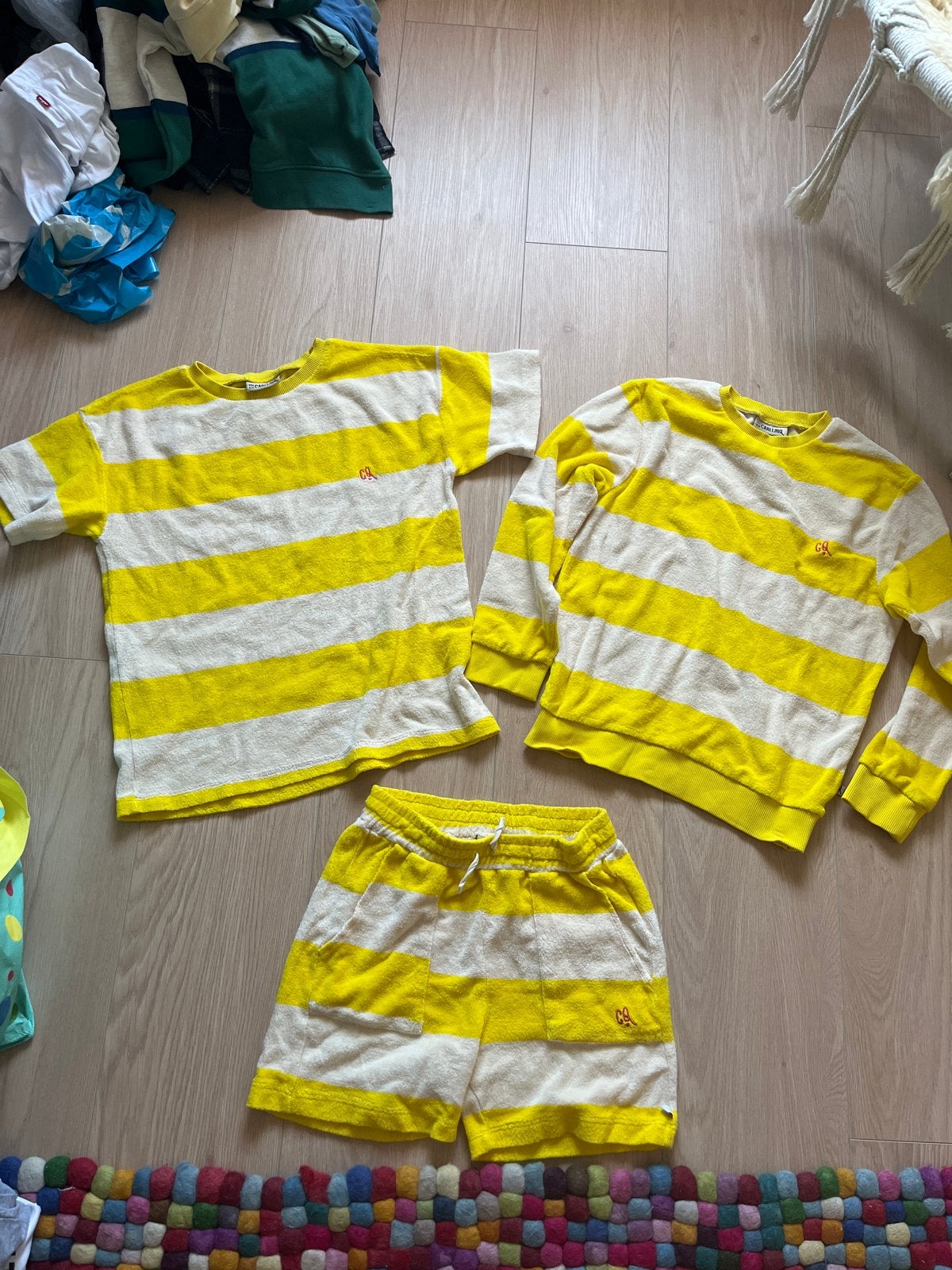 Carlijnq zgan setje: shirt, trui en korte broek geel 134 140, Ophalen of Verzenden, Zo goed als nieuw, Jongen of Meisje, Setje