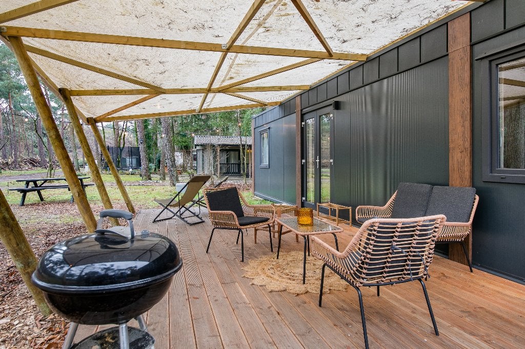 Chalet op toplocatie Veluwe Camping De Scheepsbel Doornspijk, In bos, 2 slaapkamers, Recreatiepark, Afwasmachine