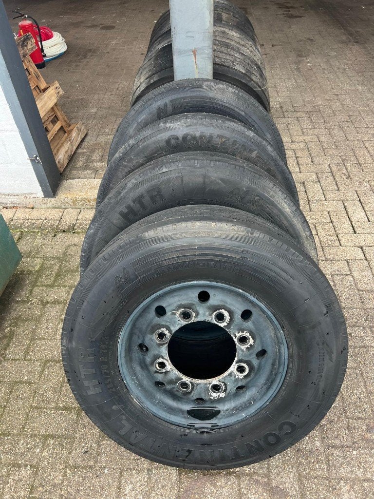 Continental HTR 285/70 R 19,5, Auto-onderdelen, Vrachtwagen-onderdelen, Ophalen, Gebruikt, Overige merken, Overige Auto-onderdelen