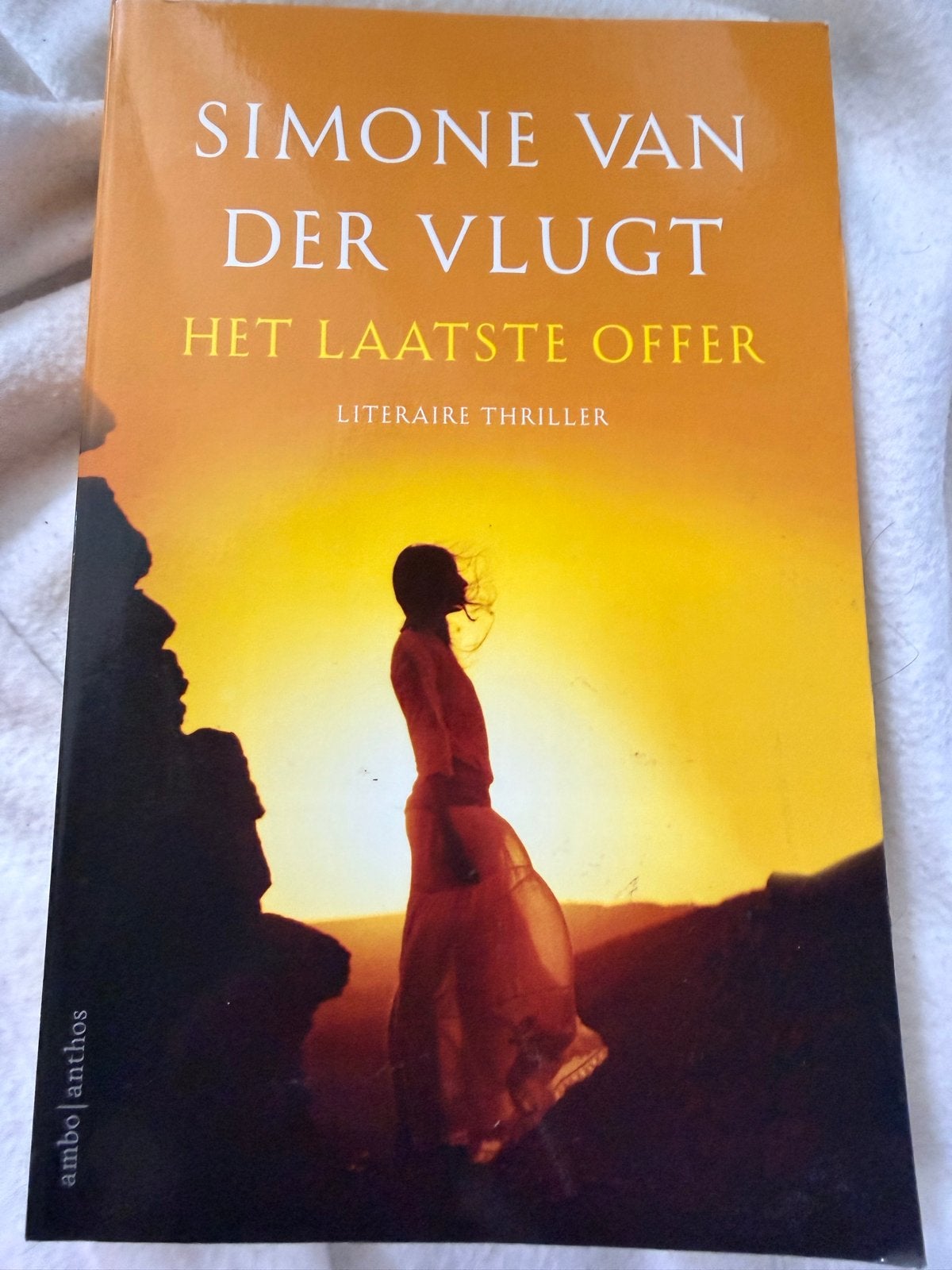 Simone van der Vlugt - Het Laatste Offer (Nieuw), Boeken, Thrillers, Nieuw, Nederland, Ophalen of Verzenden