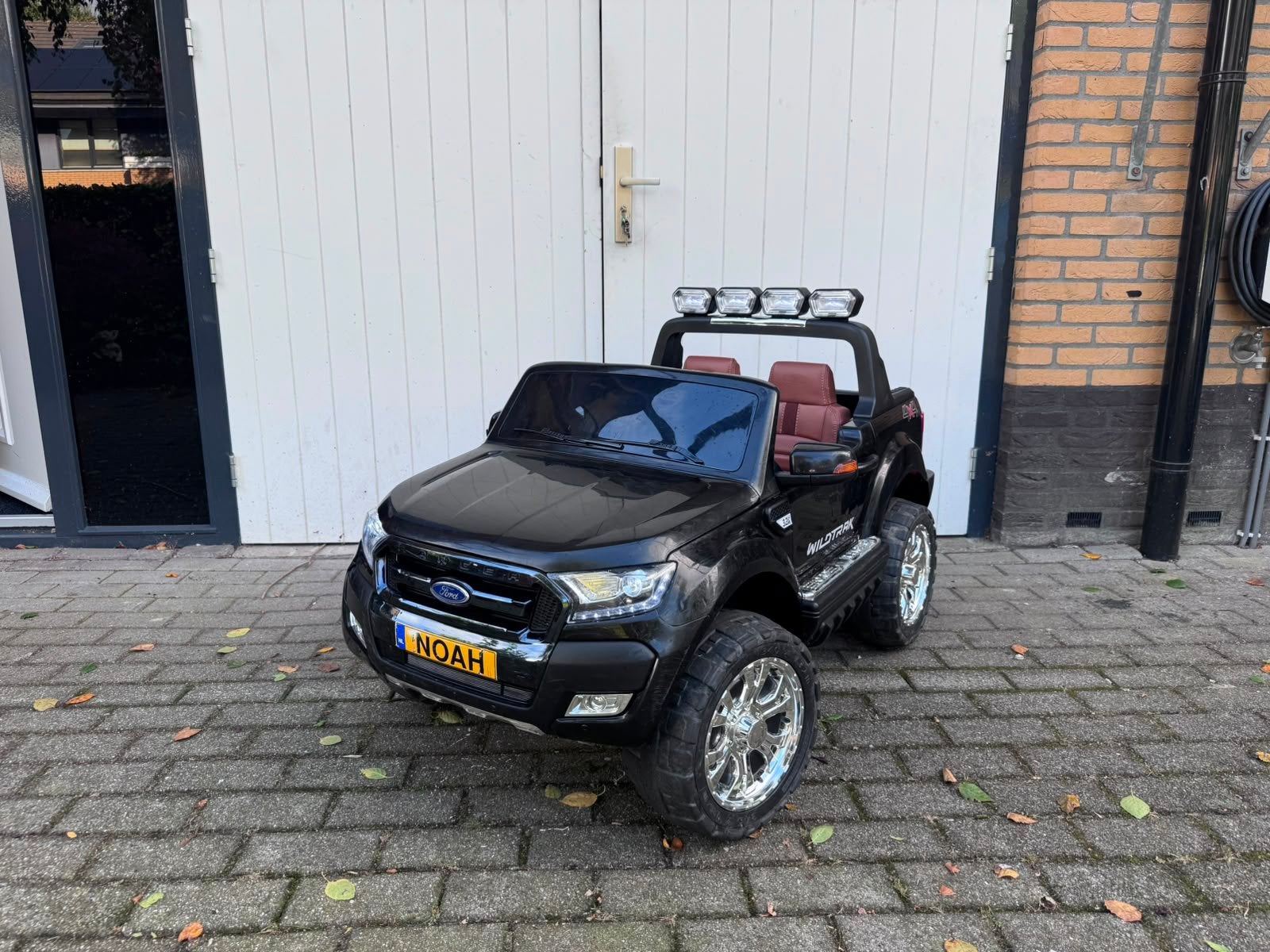 Stoere kinder Ford Ranger accu auto – 4WD & Bluetooth, Gebruikt