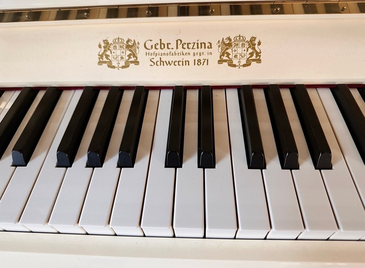 Witte Gebr. Perzina Piano UP 129 met Silent Systeem, Muziek en Instrumenten, Ophalen, Wit, Zo goed als nieuw, Piano