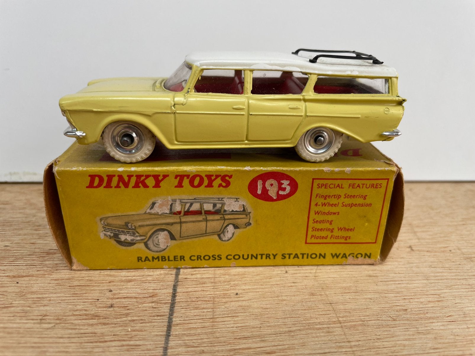 Dinky toy Nash Rambler Country, Hobby en Vrije tijd, Modelauto's | 1:43, Ophalen of Verzenden, Zo goed als nieuw, Auto, Dinky Toys