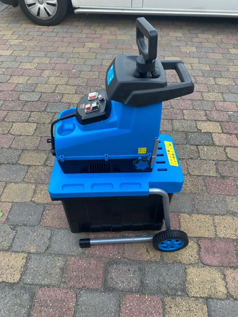 HBM Silent Garden Shredder - Takkenversnipperaar, Ophalen of Verzenden, Zo goed als nieuw, Elektrisch, Met opvangbak