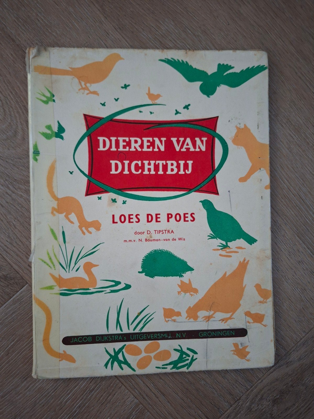 Dieren van Dichtbij - Loes de Poes (Vintage Kinderboek), Ophalen of Verzenden, Gelezen, D. Tipstra