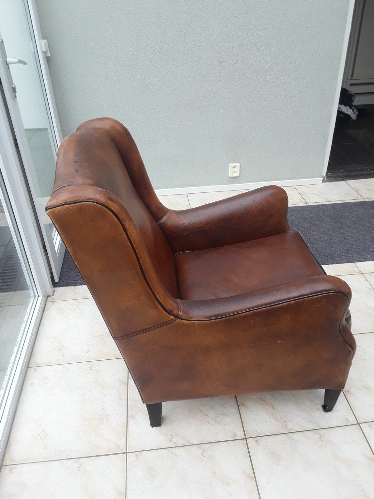 Heren fauteuil. moet gestoffeerd worden .nu schapen leer ., Ophalen of Verzenden, 75 tot 100 cm, Leer, 50 tot 75 cm