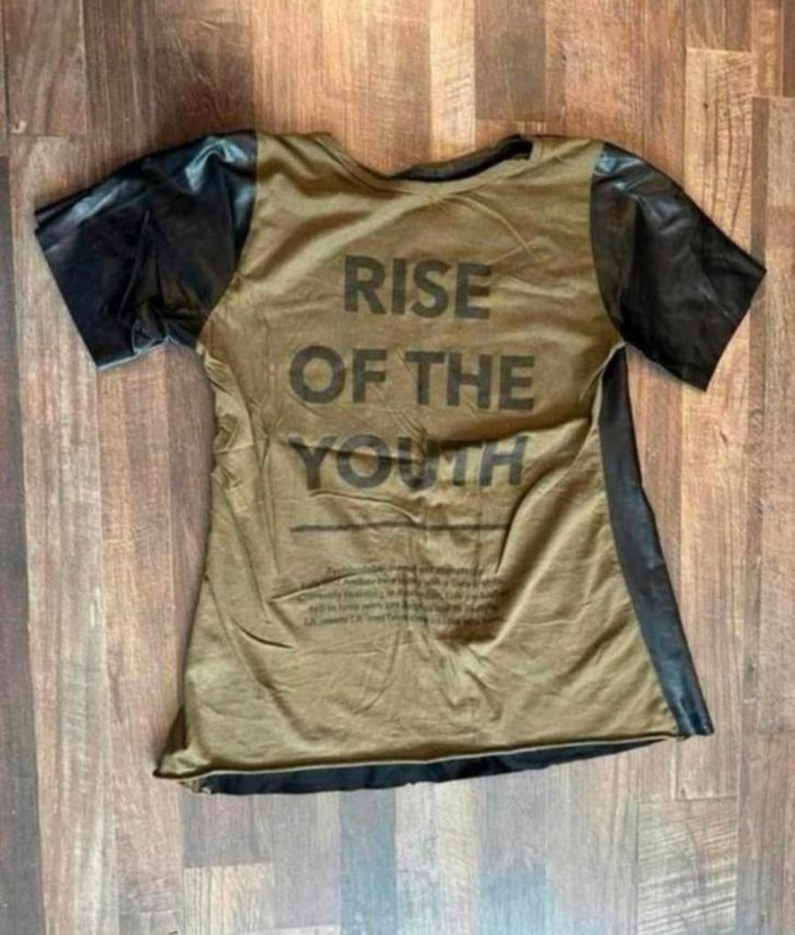 Stoer t-shirt fake leer en opdruk van la sisters - maat xs, Zwart, Ophalen of Verzenden, Zo goed als nieuw, Korte mouw