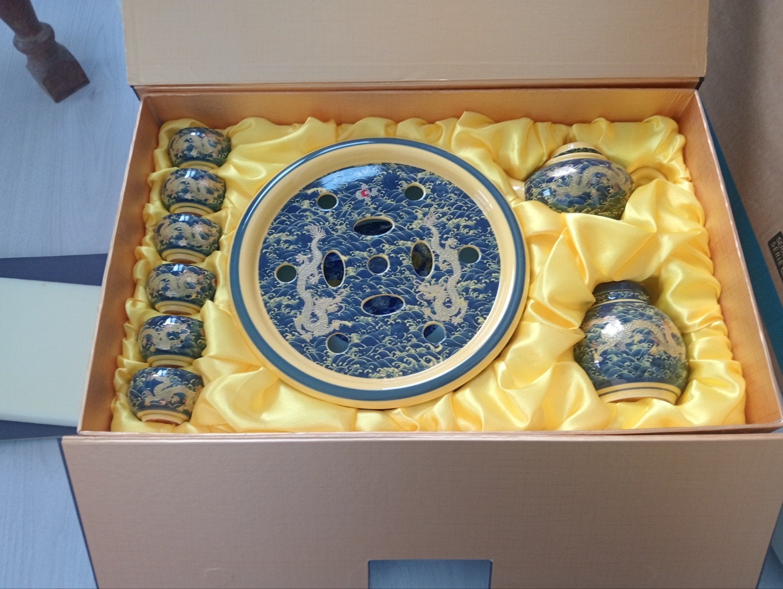 Exclusief Chinees theeservies met drakenmotief, Antiek en Kunst, Ophalen