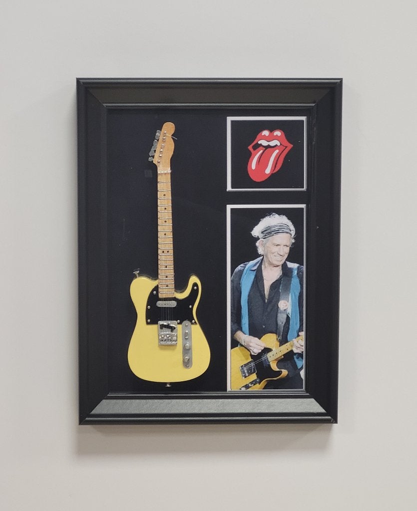 Keith Richards Rolling Stones miniatuur gitaar op lijst deco, Info@deconoord.nl, Deco Noord, Nieuw, Ophalen of Verzenden