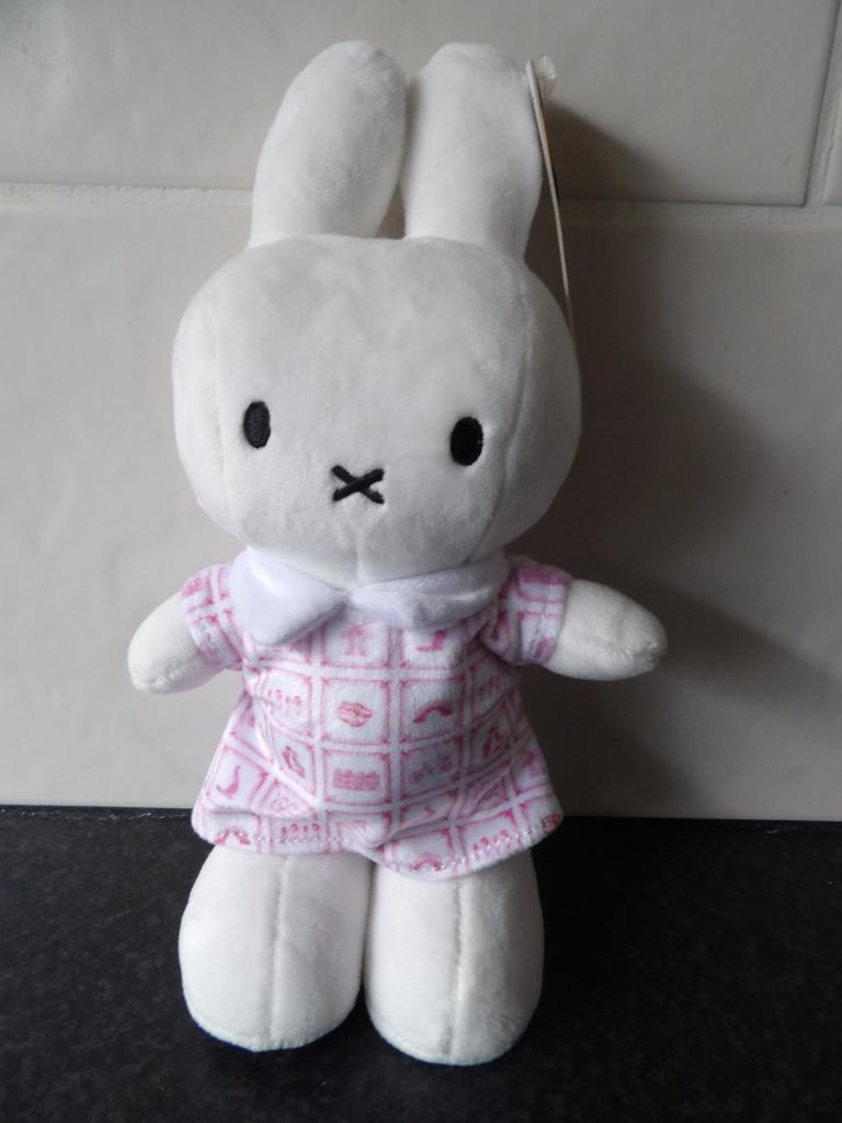 Nieuw met kaartjes Nijntje knuffel Pink Dress 24 cm, Kinderen en Baby's, Nijntje, Ophalen of Verzenden, Wasbaar, Middelgroot (20 tot 80 cm)