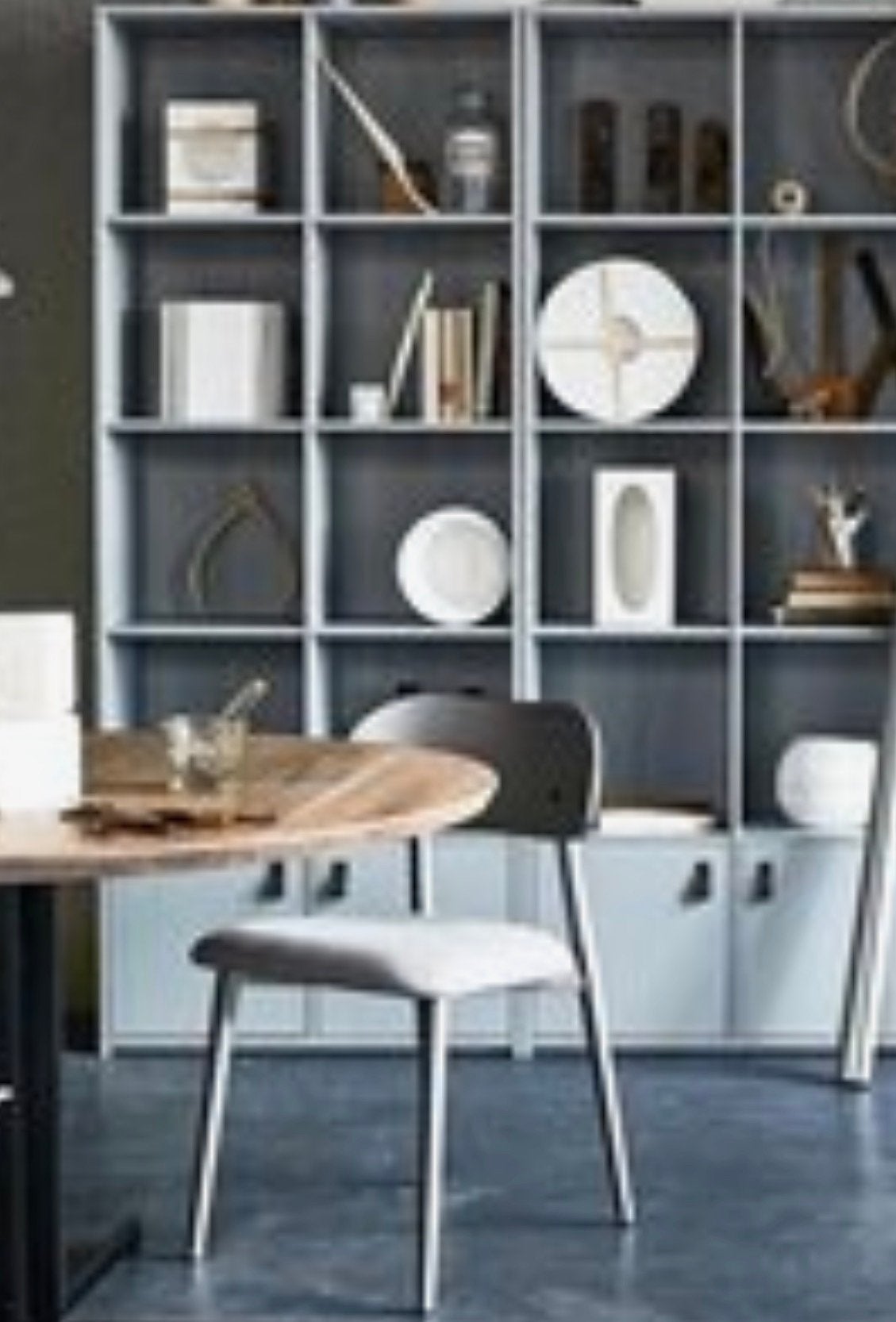 VtWonen 2 grijze Class eetkamerstoelen, Huis en Inrichting, Gebruikt, Twee, Old school, Ophalen of Verzenden