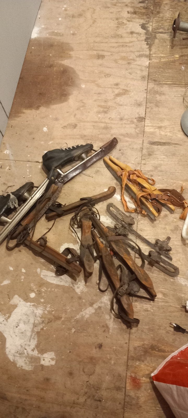 Partij antieke schaatsen voor decoratie of restauratie, Antiek en Kunst, Ophalen