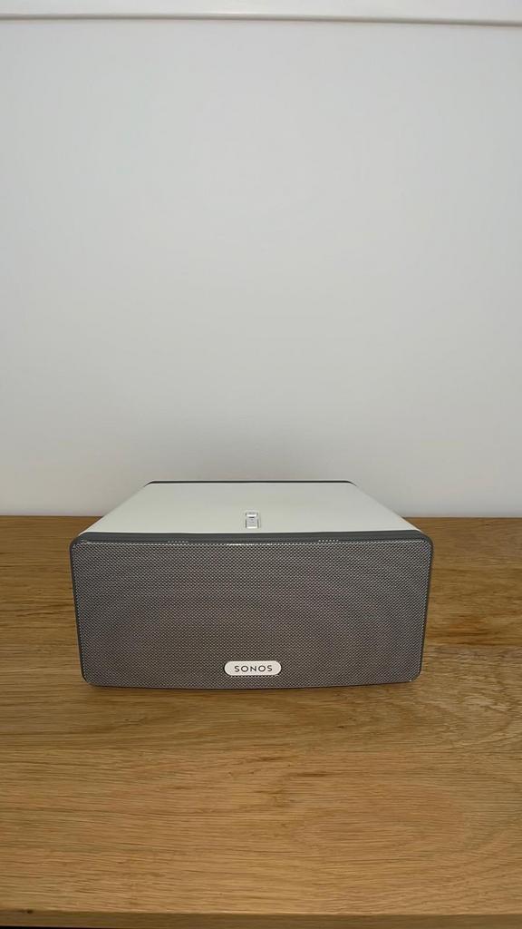 Sonos play 3 wit + muurbeugels, S2 App topconditie, Audio, Tv en Foto, Luidsprekers, Zo goed als nieuw, Front, Rear of Stereo speakers