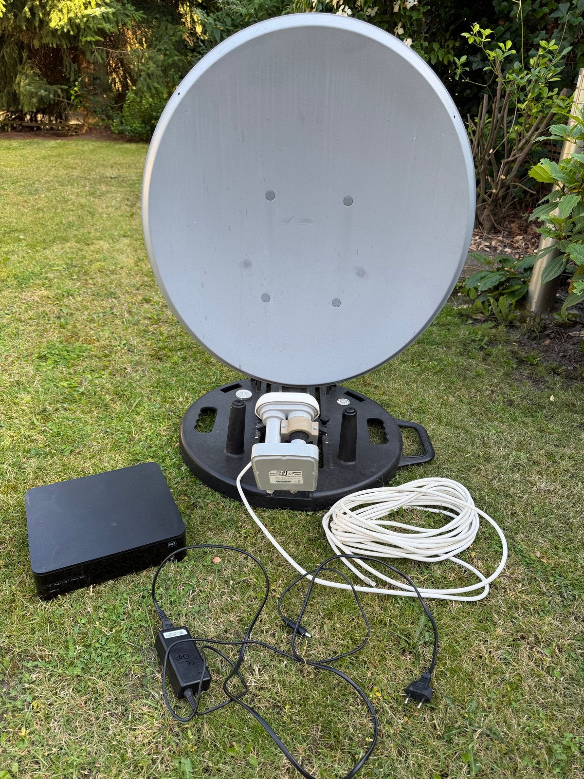 Mobiel satellietschotel met DUO LNB Canal Digitaal ontvanger, Ophalen, Gebruikt, (Schotel)antenne