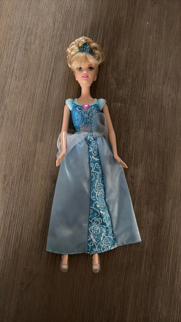 Disney Assepoester pop (z.g.a.n), Kinderen en Baby's, Speelgoed | Poppen, Ophalen of Verzenden, Zo goed als nieuw, Overige typen